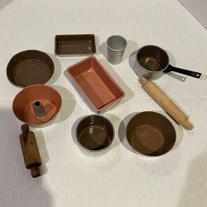 Vintage kids toy 10pc bake ware set very good condition
